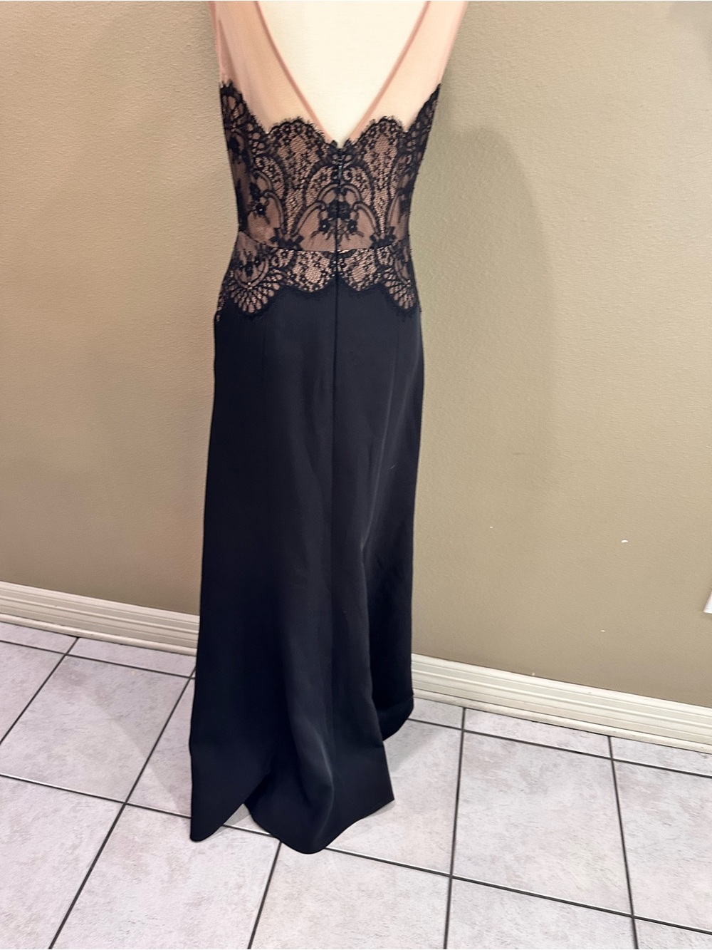 BCBGMAXAZRIA Lilyana evening Dress Size 6 Elegant Black Lace-Inset Evening Gown - Picture 14 of 16
